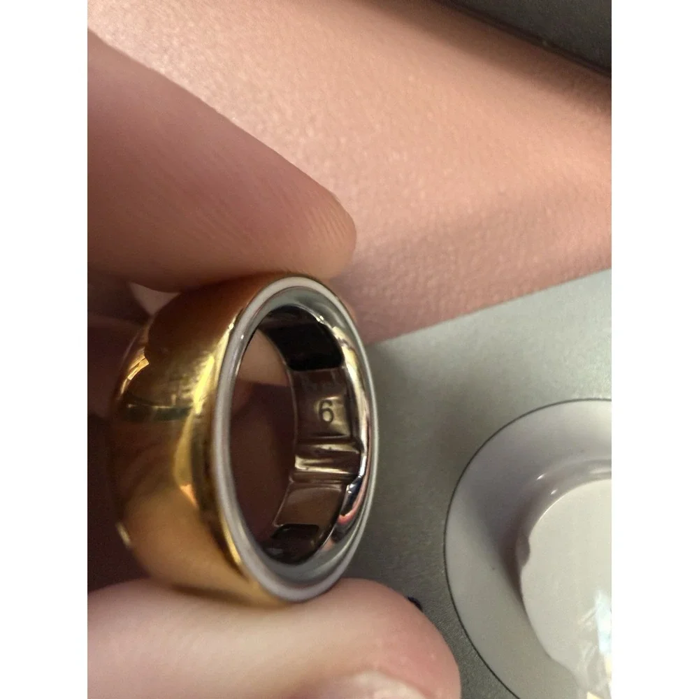Oura Ring 4 Gold Size 6 Smart Ring w Charger Worn Once